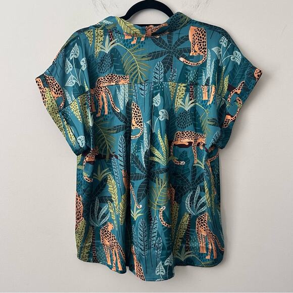 Entro Women's Green Satin Tropical Cheetah Print Top and Shorts Size Medium NWOT - Picture 5 of 8